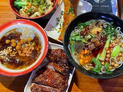 -爆炸头阿姨小四川正宗川味小吃(无任何分店)