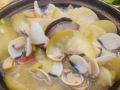 还白酸瓜煲-东方之猪四更烤乳猪(金垦总店)