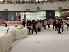 -冰纷万象滑冰场(沈阳万象城店)