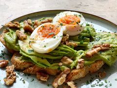 牛油果煮蛋吐司-RAC BAR(安福路店)