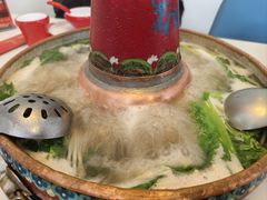 -毛辣果·贵州红酸汤牛肉火锅(西单店)