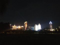 -万绿园
