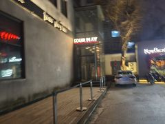 -FOUR PLAY BAR