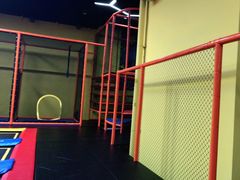 -爱蹦iBOON蹦床运动馆(江汉店)