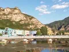 -百里峡七彩艺术小镇