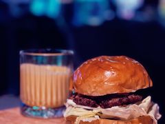 瀑布芝士牛肉汉堡-INNS BAR 音乐酒吧餐厅