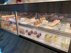 面包甜点陈列柜-昆山琶拉帝诗酒店·河畔咖啡厅Riverside Cafe