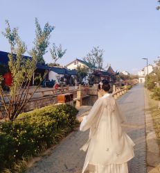 -一揽芳华汉服旗袍体验馆(拙政园店)