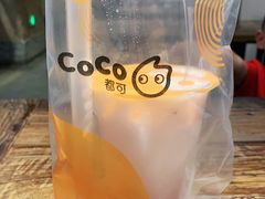 奶霜莓莓果茶-CoCo都可(砂之船奥莱店)
