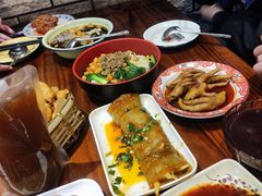 -爆炸头阿姨小四川正宗川味小吃(无任何分店)