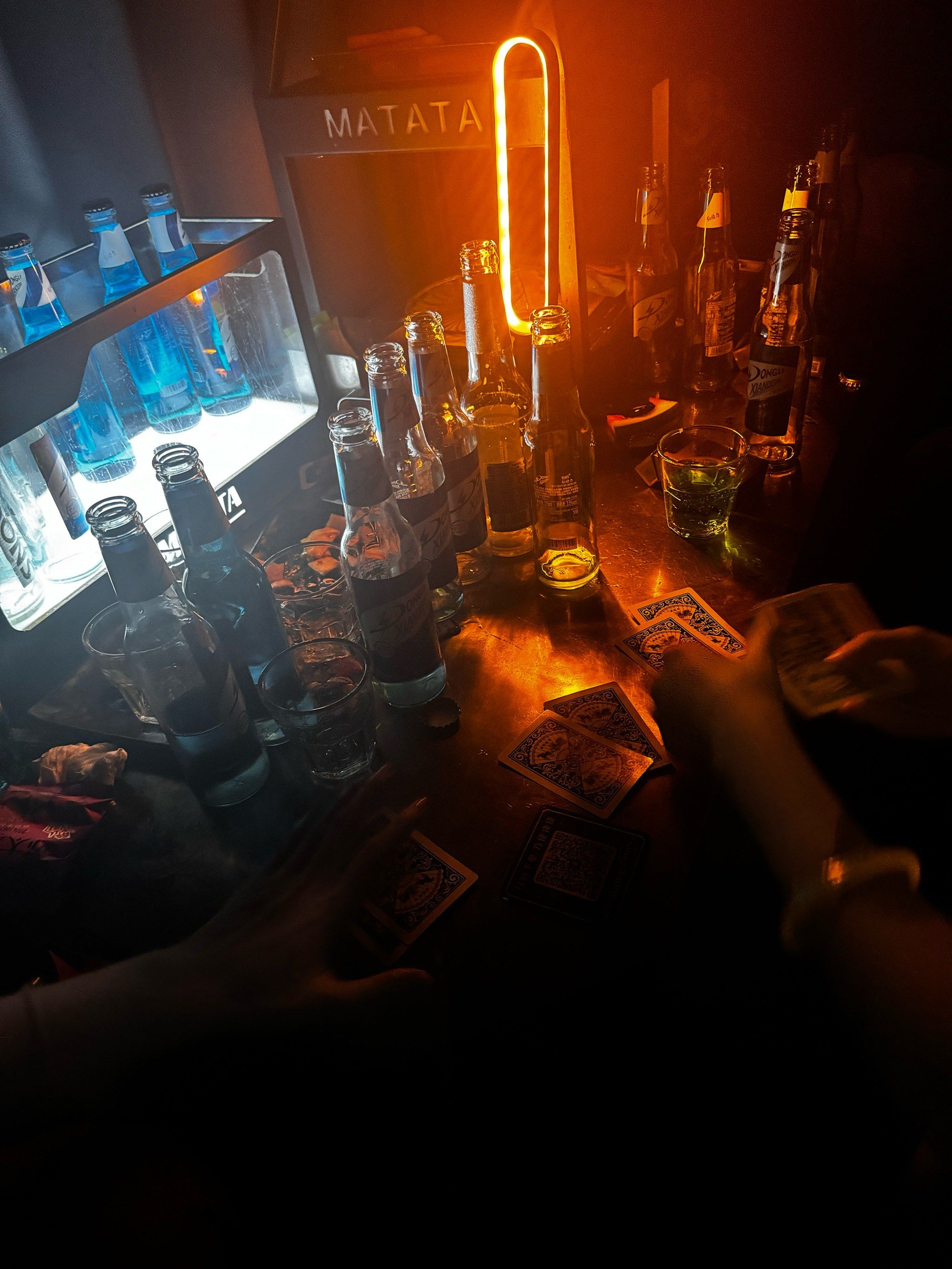 夜店狂欢不思归