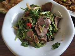 香菜拌牛肉-董厨煨汤馆(车站路店)