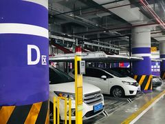 -白玉兰广场停车场