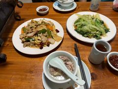 兴坪小炒肉-老街坊餐吧