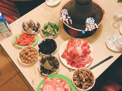 -洞庭洲·防空洞火锅·烧烤·铜锅涮肉(新百广场店)