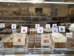 三种坚果白巧克力-VENCHI 闻绮(北京国贸商城店)