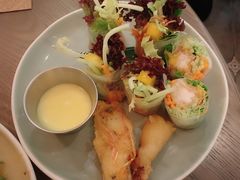 酥炸老虎虾香芒米纸卷配榴莲汁-CHINCHIN 青青·泰国料理(万象食家店)