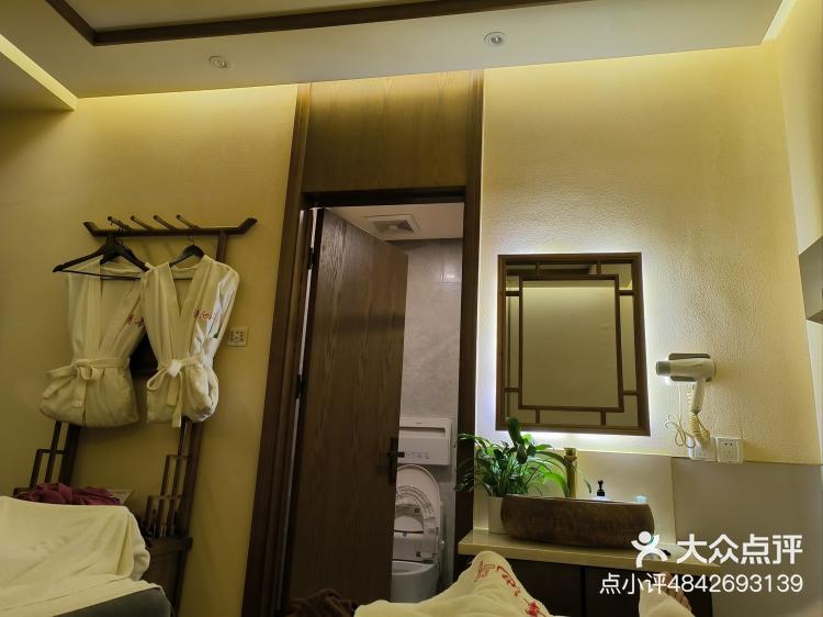 点小评4842693139 3月11日 15:56 关注 第一次来清华池按摩,整的禅悦