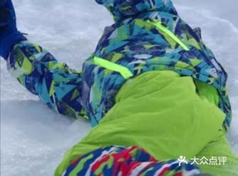 这么萌的滑雪小朋友，是谁家的呀