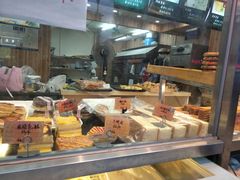 面包甜点陈列柜-壹心榴莲千层蛋糕甜品店