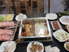 -百年川椒重庆老火锅(光谷店)