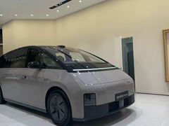 -理想汽车(世纪汇店)