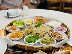 簸箕捞起鸡-顺德美食坊(南沙分店)