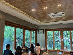 -Chom Cafe and Restaurant