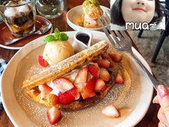 草莓松饼-ROAST coffee & eatery