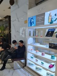 -罗亚帝造型·烫发染发