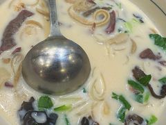 羊肉汤-清真·玛丽亚新疆菜主题餐厅(浙江中路店)