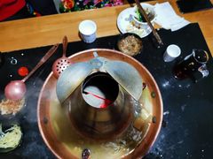 -果松木炭酸菜铜火锅·外婆参鸡汤