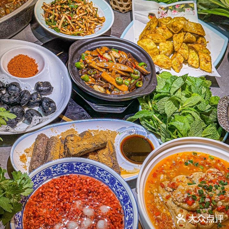 在杭州！带你领略苗族风味美食😌