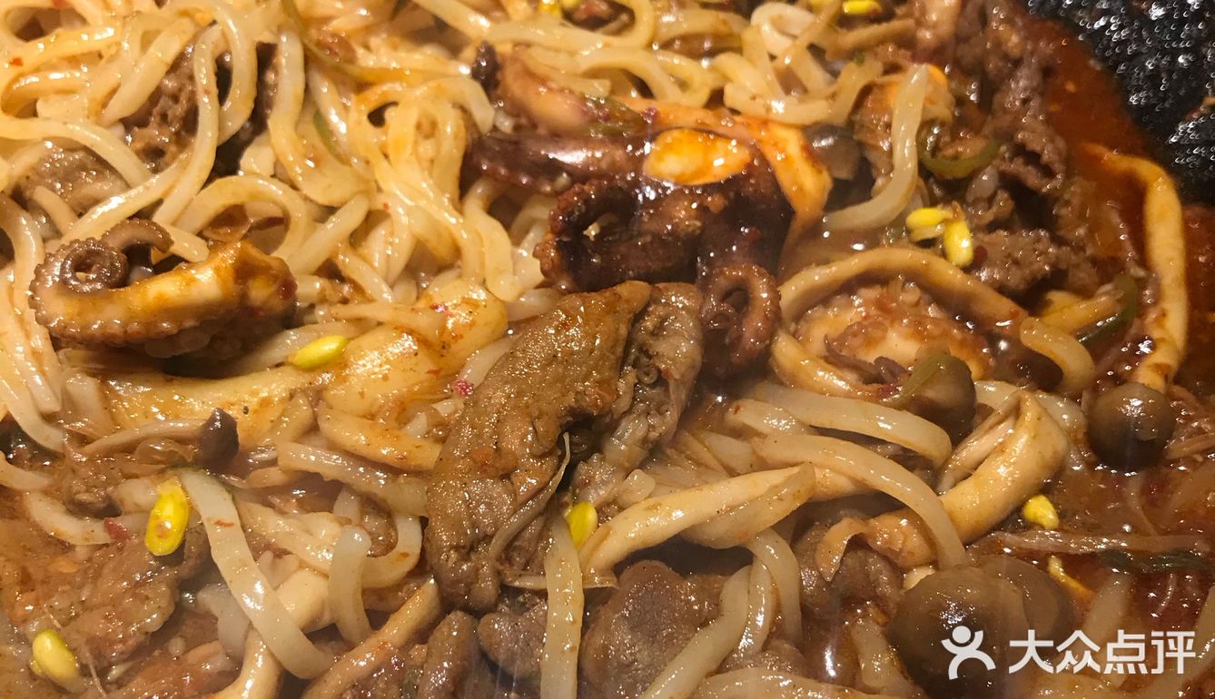 龙柏新村这边开了好几个商场 周边商业圈热闹好多