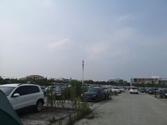 -奥特莱斯停车场