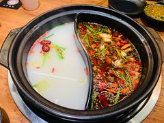 牛油鸳鸯锅底-串门邻居串串火锅(云南南路店)