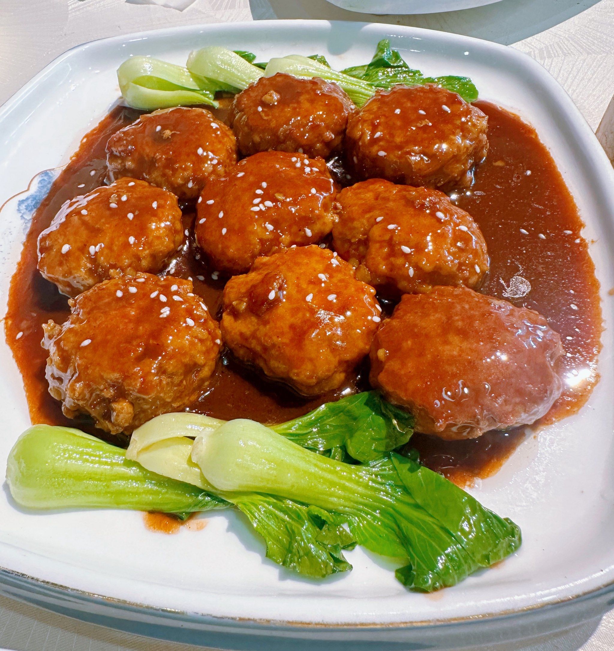 每次来荟聚都是饭点,这次选了峨嵋酒家