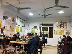 大堂-华哥新鲜猪精品美食