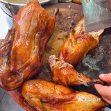 这个点想不想吃刚刚烤出来马路边边的冒烤鸭🦆