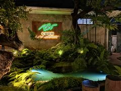 -Chom Cafe and Restaurant