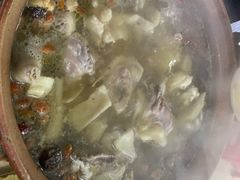 炭炉果鸡煲-威邵鸡煲(西华路总店)
