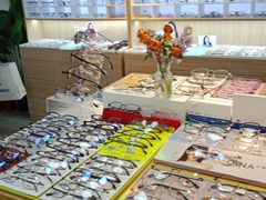 -天空之镜眼镜店蔡司依视路配镜授权零售店(望京颐堤港店)