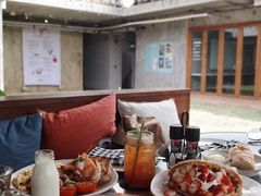 -ROAST coffee & eatery