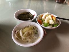 免费咸菜-闫家驴肉老店(华电一校店)