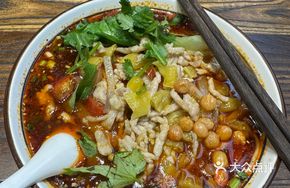 Dry-Drained Sichuan Pickled Pepper Shredded Pork Noodles