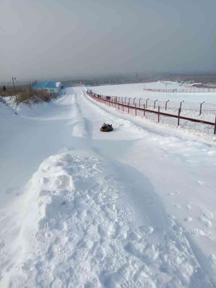 暂停营业 东华山滑雪场 06113/人 绛县其他滑雪场 7 8 9 7 8 9