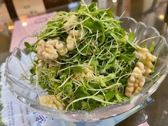 香椿苗拌鲜核桃仁-京天红酒家(虎坊路店)