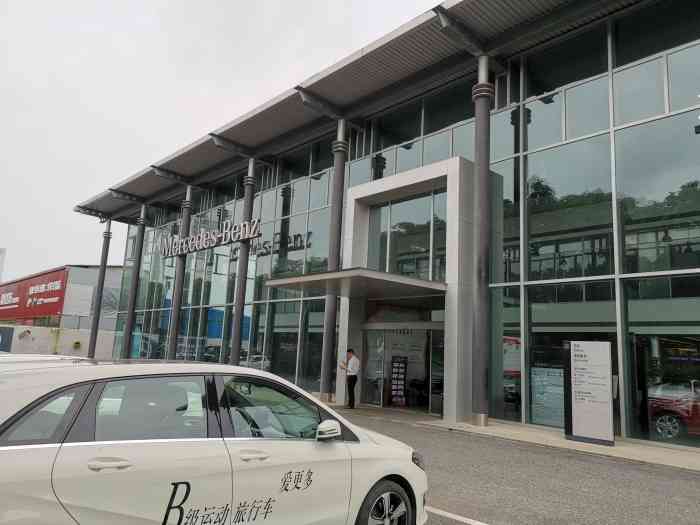 广汇北海弘之星奔驰4s店-"服务特别周到的奔驰店,价格对比了一下南宁.