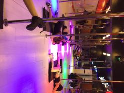 上海轩依钢管舞学校(长寿路总校)-轩依钢管舞