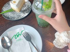-Chom Cafe and Restaurant